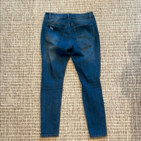 Trendy Ripped Denim Jeans - Picture 4 of 5